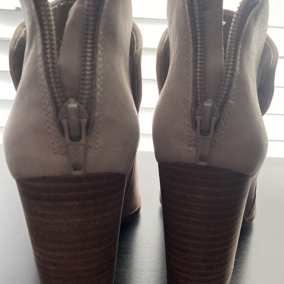 Gianni Bini 7 Leather Tan Zip Booties - Picture 4 of 8
